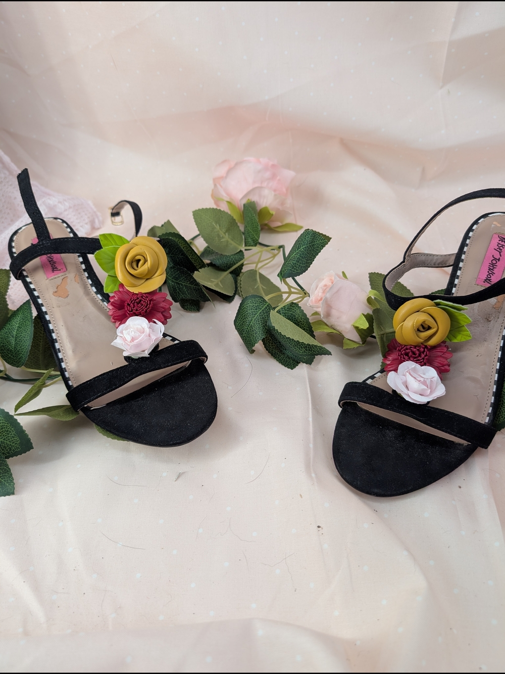 Black Floral Accent Women’s Open-Toe Sandals